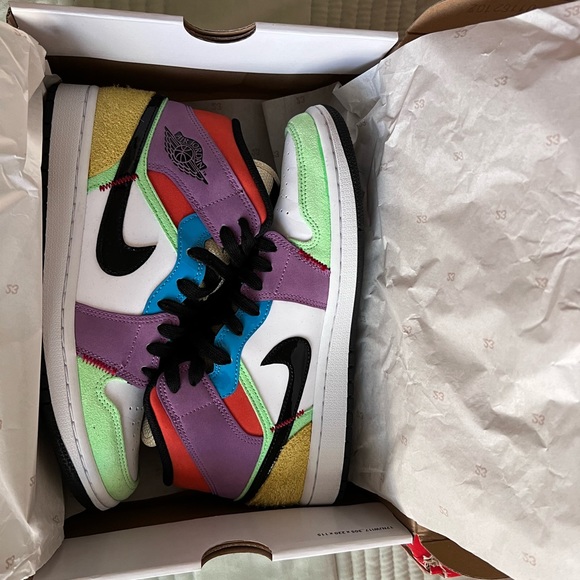 Jordan 1 Mid SE “Lightbulb” - Picture 2 of 10